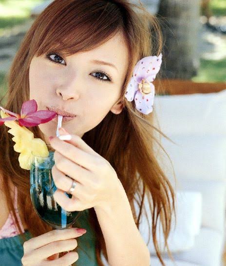 鈴木えみ　憧れ続けたハイトーンの紫色ヘアにフォロワー絶賛「女神」「綺麗すぎる」「妖精みたい」の声