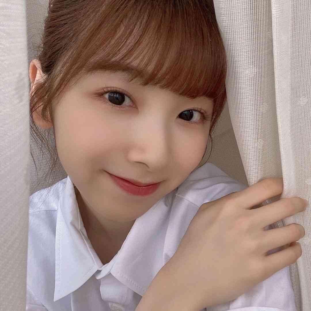 フジ女子アナ陣“NiziU風コスプレ”披露　ミニスカ衣装に「本物のアイドルのよう！」