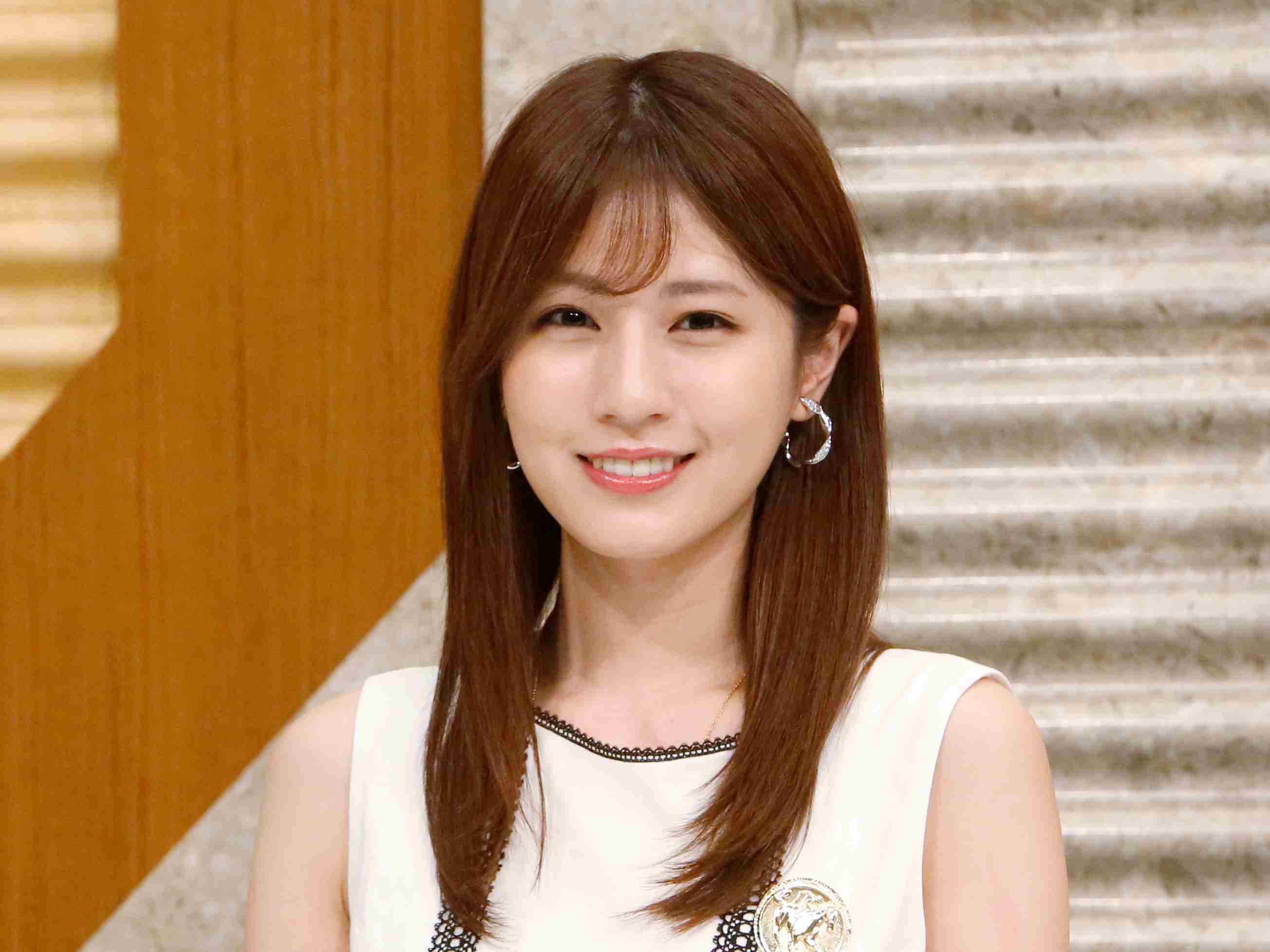 フジ女子アナ陣“NiziU風コスプレ”披露　ミニスカ衣装に「本物のアイドルのよう！」