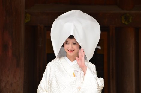 佐々木希、“少年風”黒髪ベリーショートを披露「ウランちゃんみたい」の声