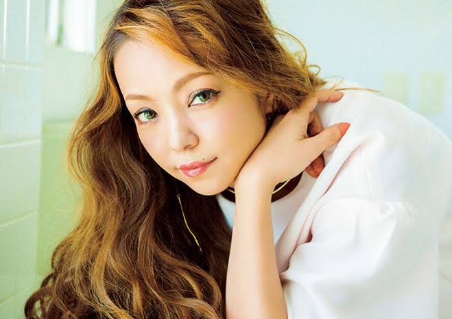 佐々木希、“少年風”黒髪ベリーショートを披露「ウランちゃんみたい」の声