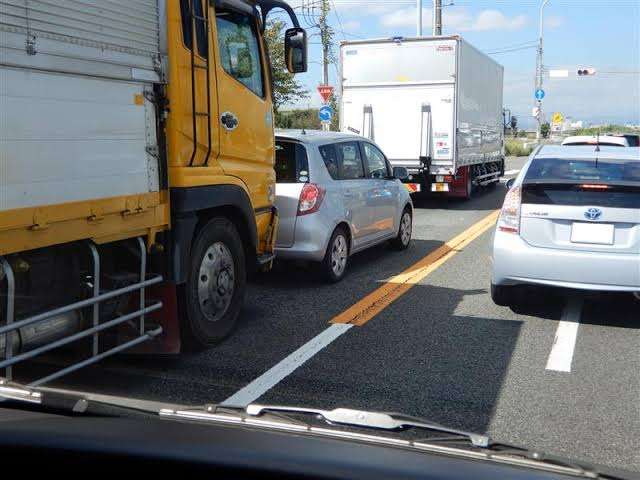 トラックドライバーの悲鳴と本音！　乗用車に「やめて欲しい行為」４つ