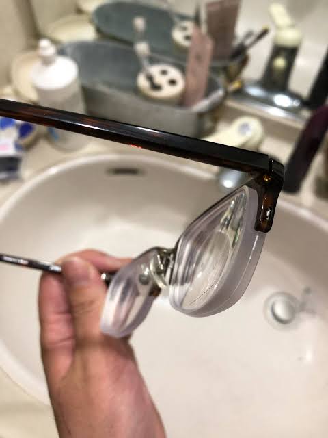 視力いくつですか？