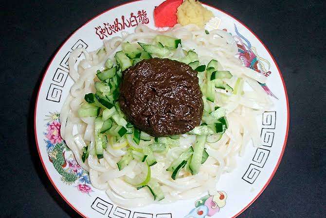 地元の麺料理のおすすめ教えて