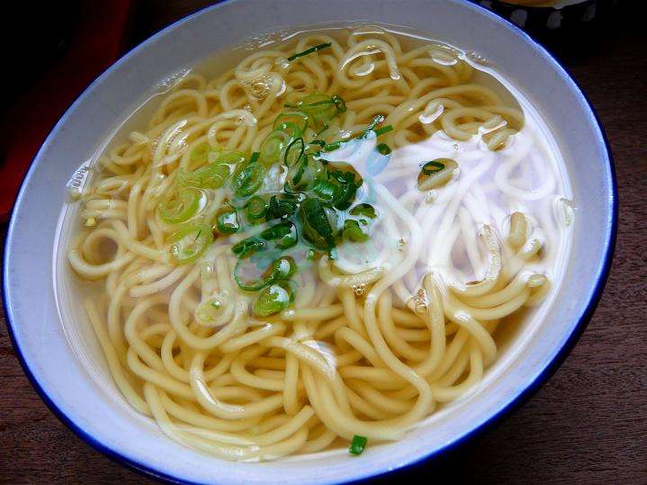 地元の麺料理のおすすめ教えて