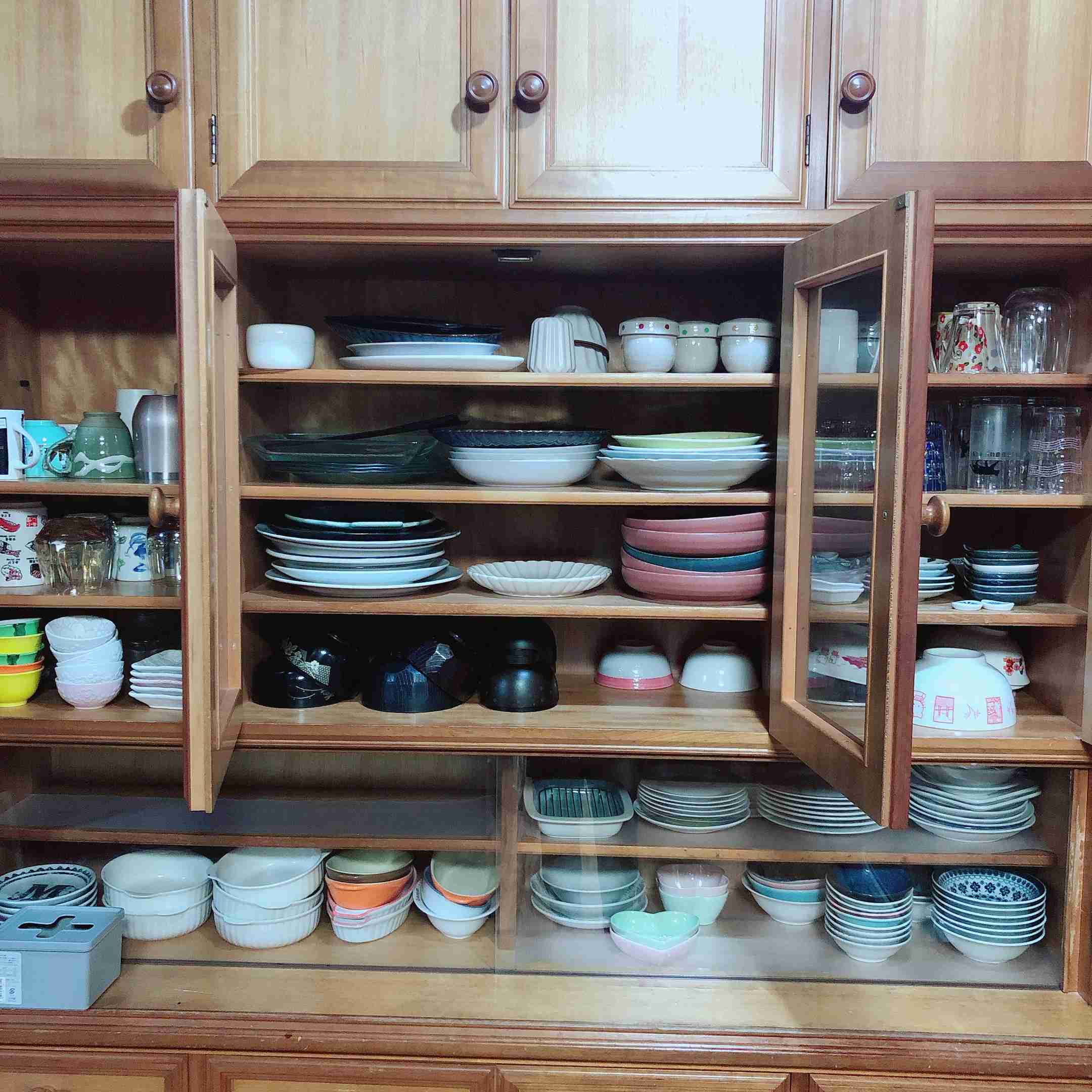食器棚の中身を見せてください