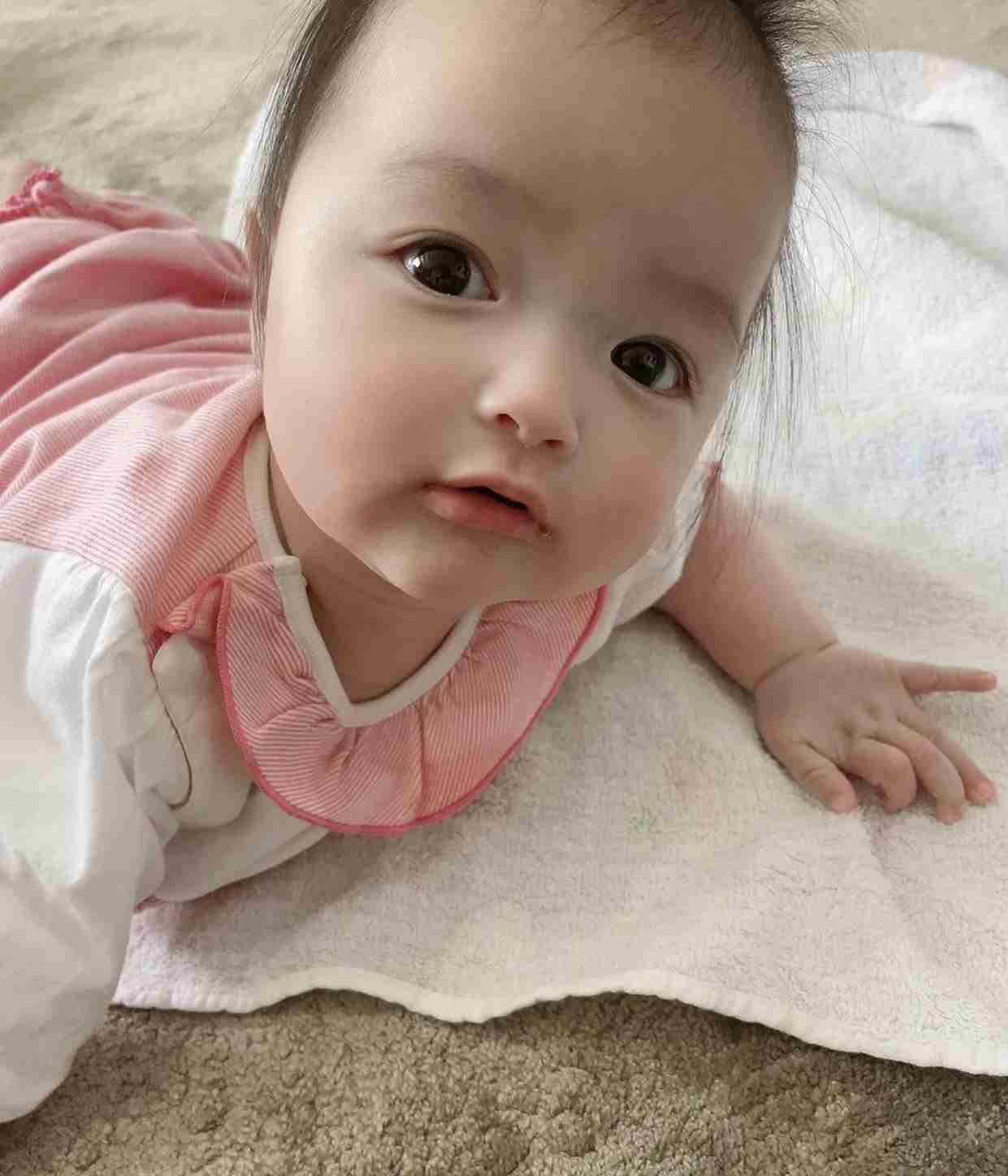 アレク、7か月長女に“ドルガバ”ワンピース「このまま雑誌グラビア」「美人ちゃん」