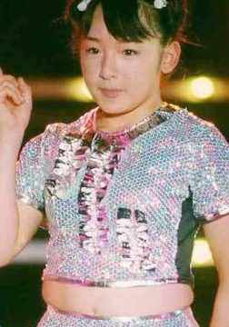 加護亜依　ミニのアイドル衣装を投稿「ブギートレイン03」、「若いー」の声