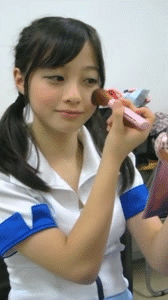 橋本環奈 三つ編み姿でのドッグヨガに「犬になりたいです」「かわいい」