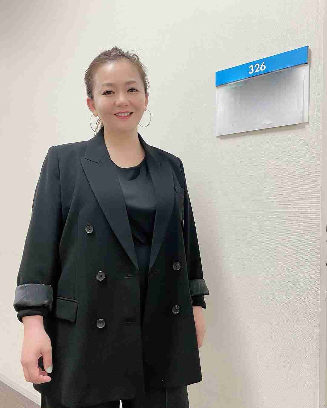 華原朋美 尊敬 する岩井志麻子氏と2ショット ヒョウ柄レオタードとキティちゃん ガールズちゃんねる Girls Channel