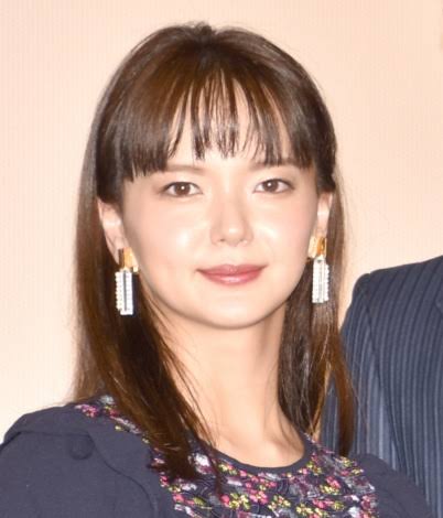 製薬会社で働いてる人〜?