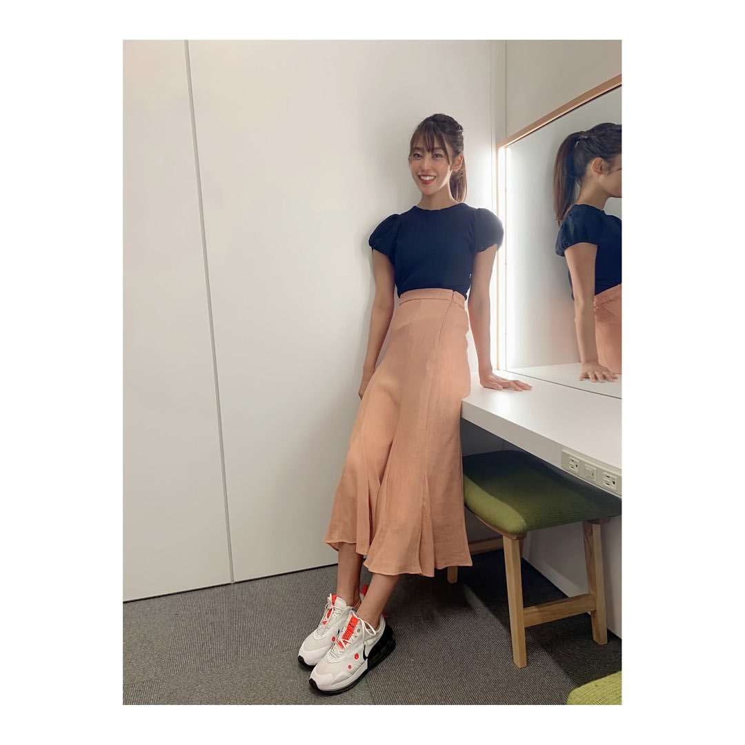 岡副麻希　レースクイーンと3ショット披露にファン「遜色ない」「足長い」の声