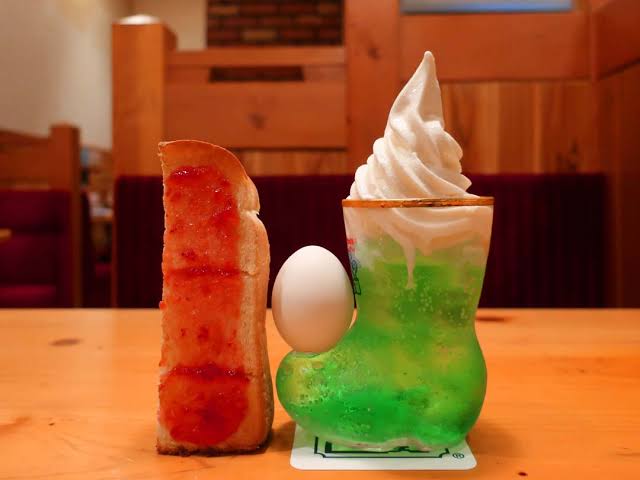 酒がダメなら、クリームソーダを。コロナ苦況のバー、喫茶営業に活路