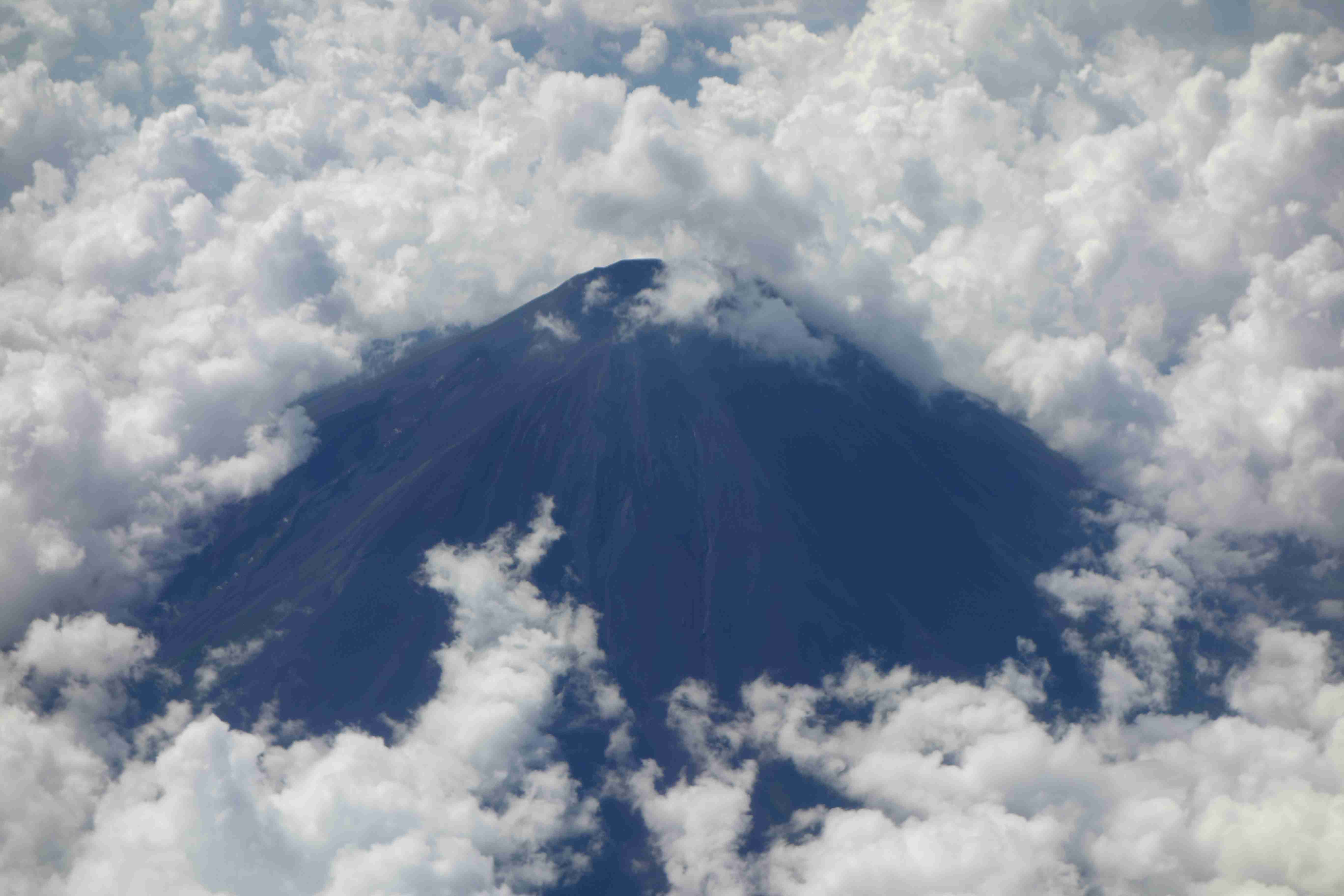 コロナ禍だし、過去に行った旅行の写真でも見せ合いませんか