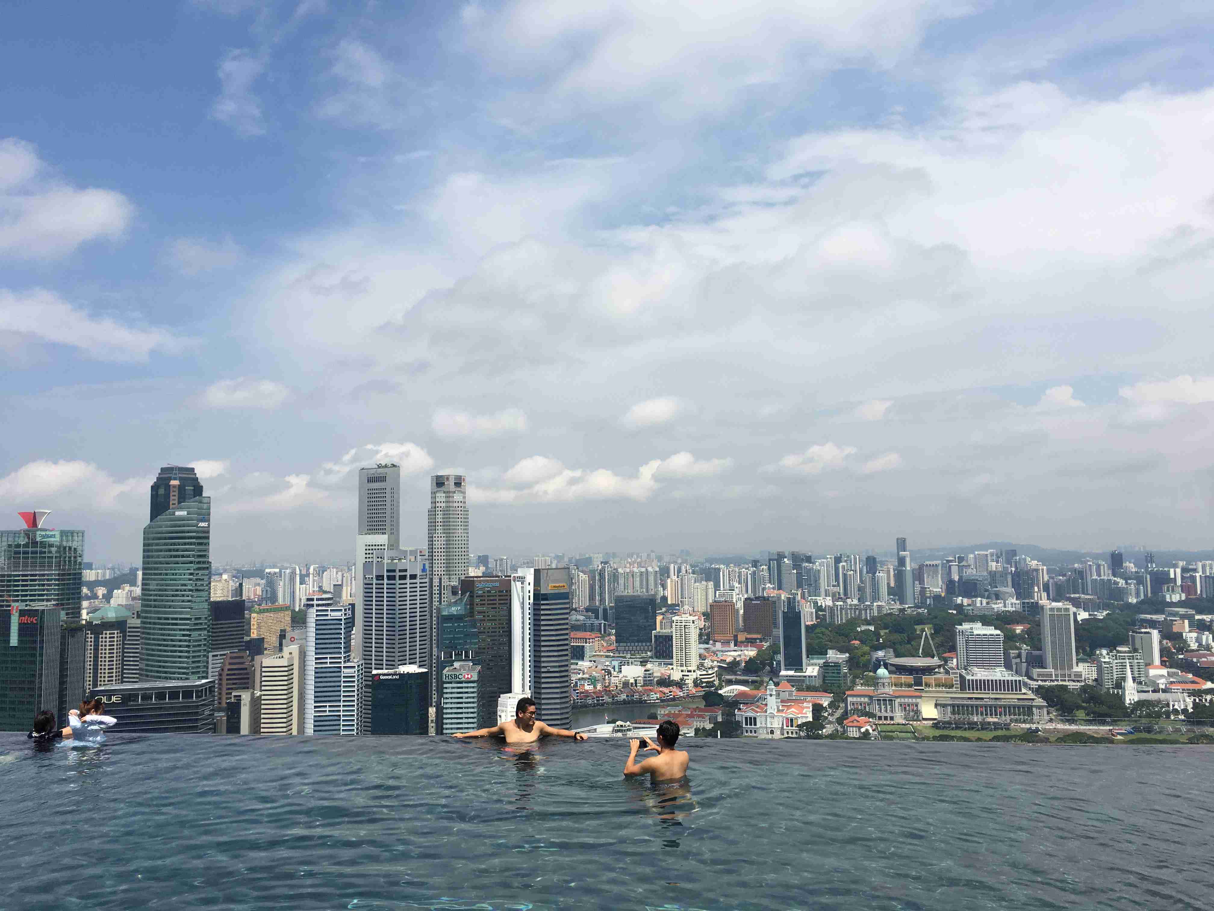 コロナ禍だし、過去に行った旅行の写真でも見せ合いませんか