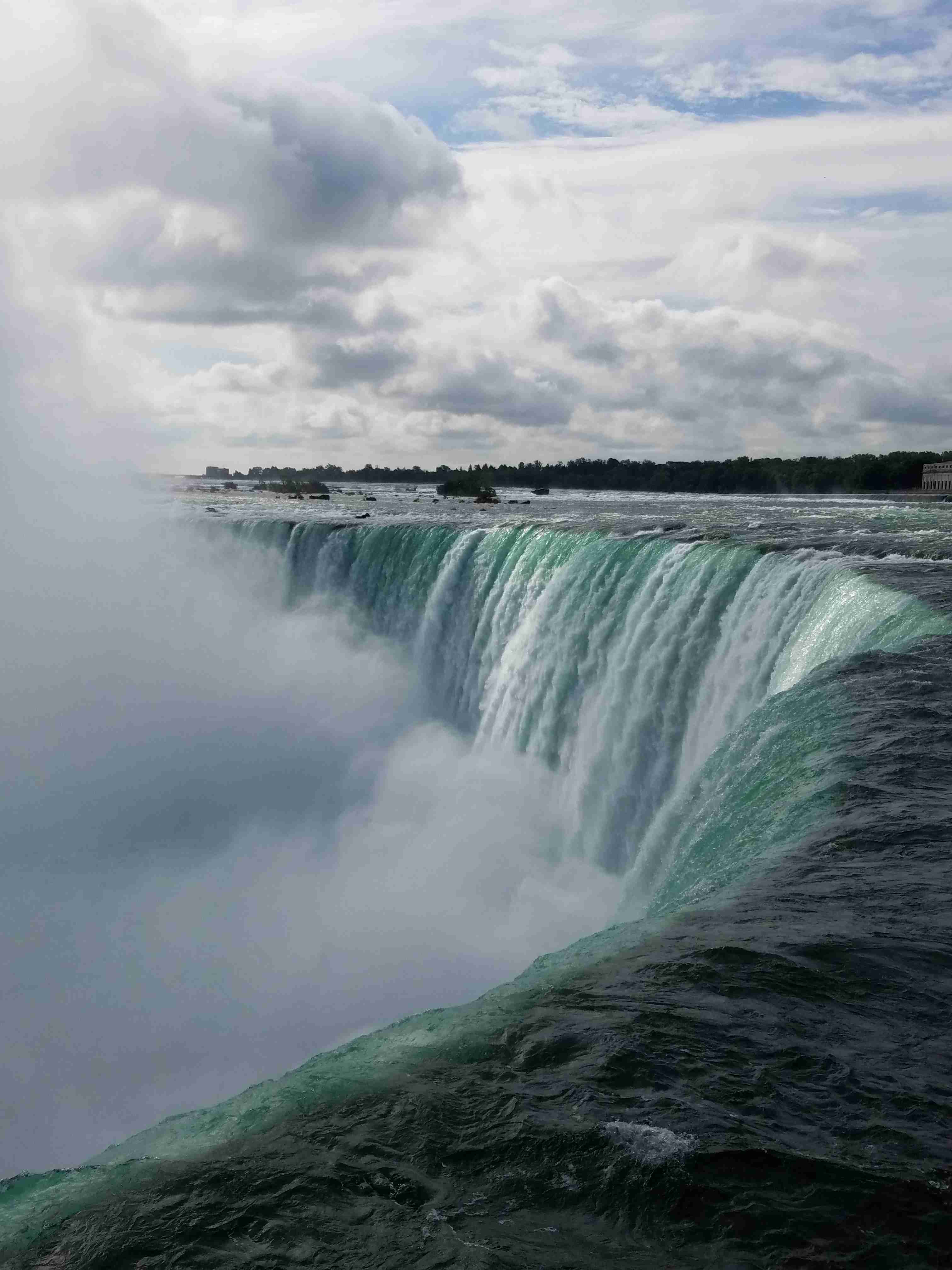 コロナ禍だし、過去に行った旅行の写真でも見せ合いませんか