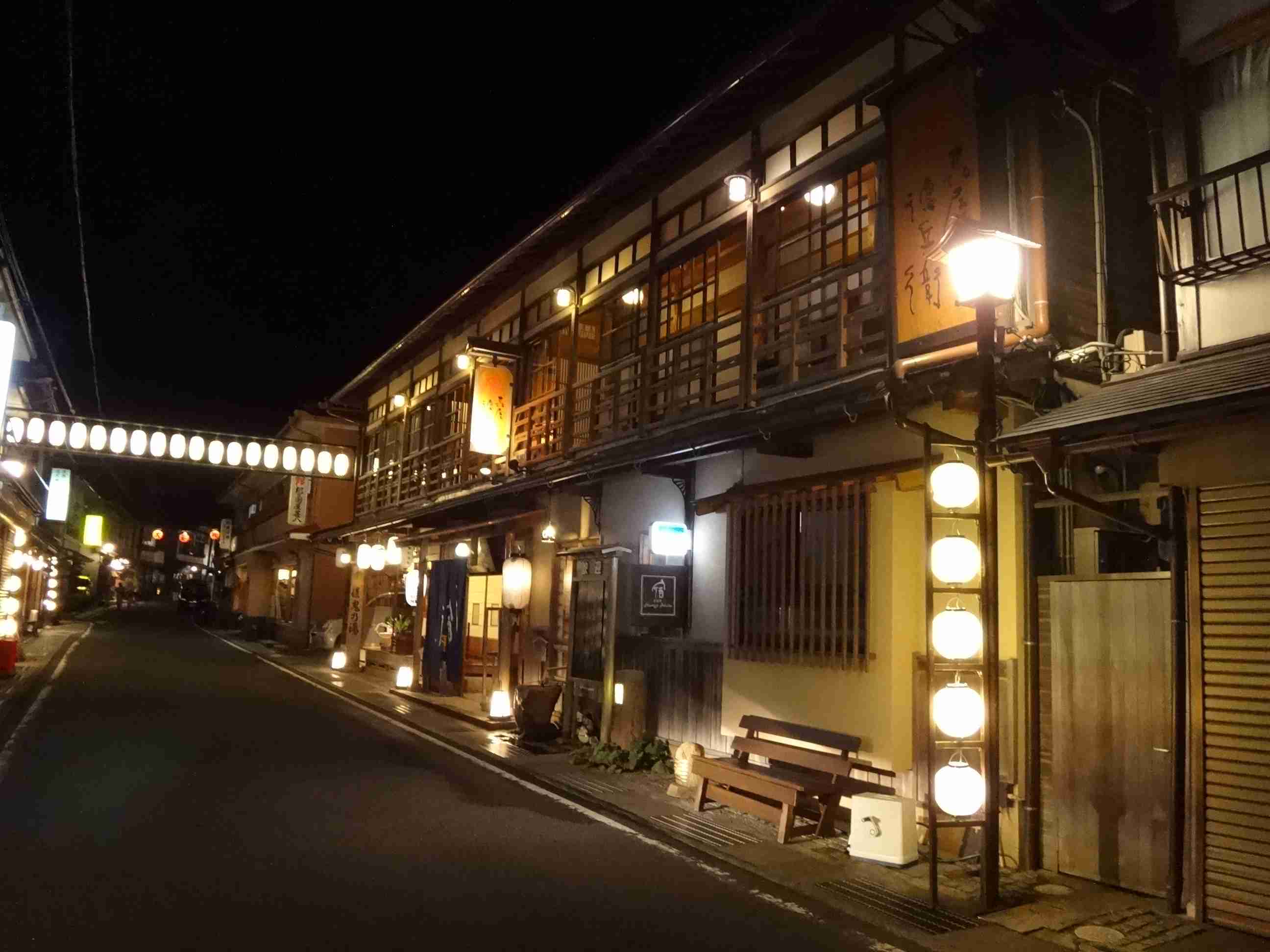 コロナ禍だし、過去に行った旅行の写真でも見せ合いませんか