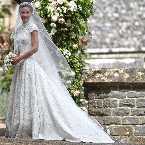 綺麗なウエディングドレスがみたい