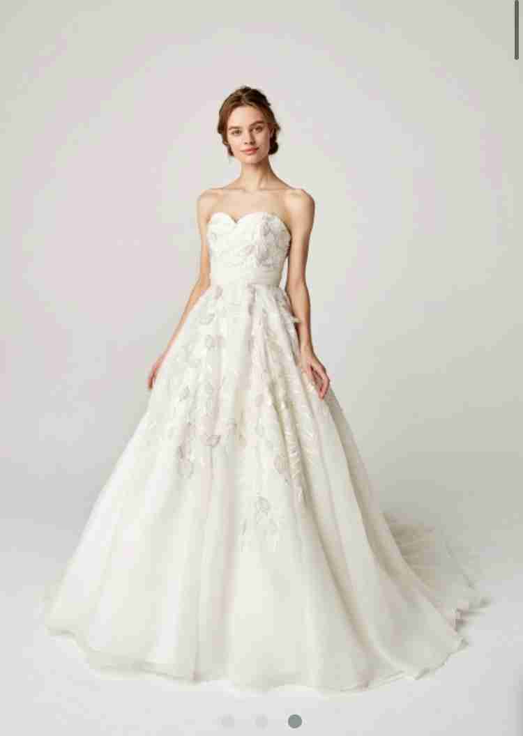 綺麗なウエディングドレスがみたい