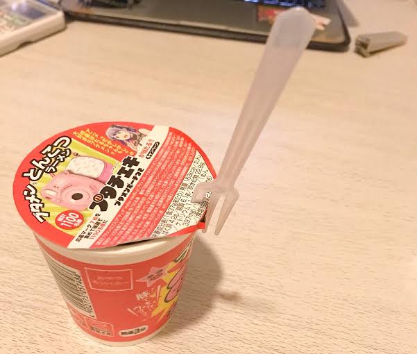 「さようなら、全てのフタ止めシール」カップヌードル公式が衝撃のツイート