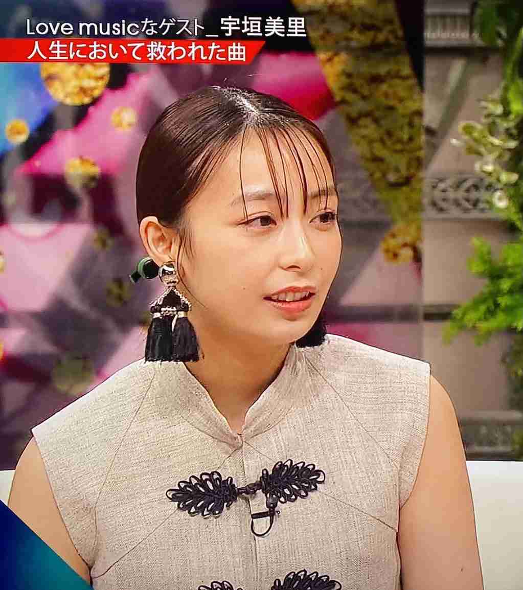 浜辺美波、1年ぶり「VOCE」表紙　背中露出ドレスも　インタビューでハタチの素顔に迫る