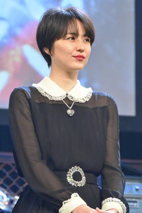 Sexy Zone中島健人が小芝風花を“あごギュイ” 『かのキレ』ポスタービジュアル&新キャスト解禁