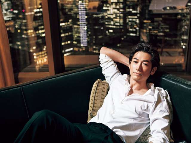 DEAN FUJIOKA、胸筋・腹筋・上腕二頭筋…無駄削ぎ落した筋肉美披露 初写真集の表紙解禁