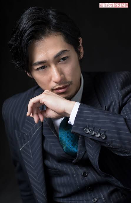 DEAN FUJIOKA、胸筋・腹筋・上腕二頭筋…無駄削ぎ落した筋肉美披露 初写真集の表紙解禁