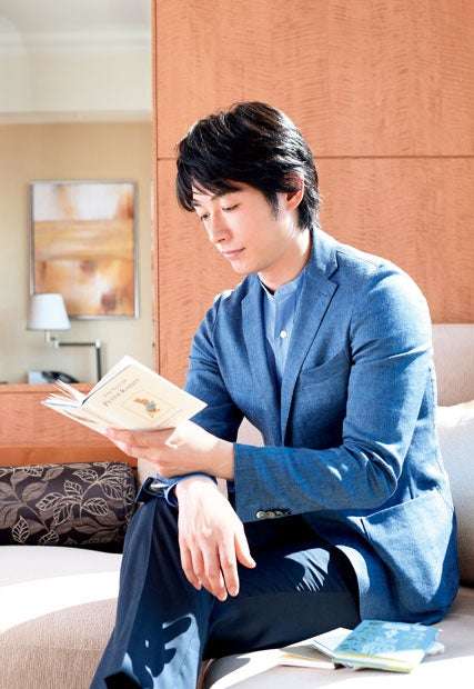 DEAN FUJIOKA、胸筋・腹筋・上腕二頭筋…無駄削ぎ落した筋肉美披露 初写真集の表紙解禁