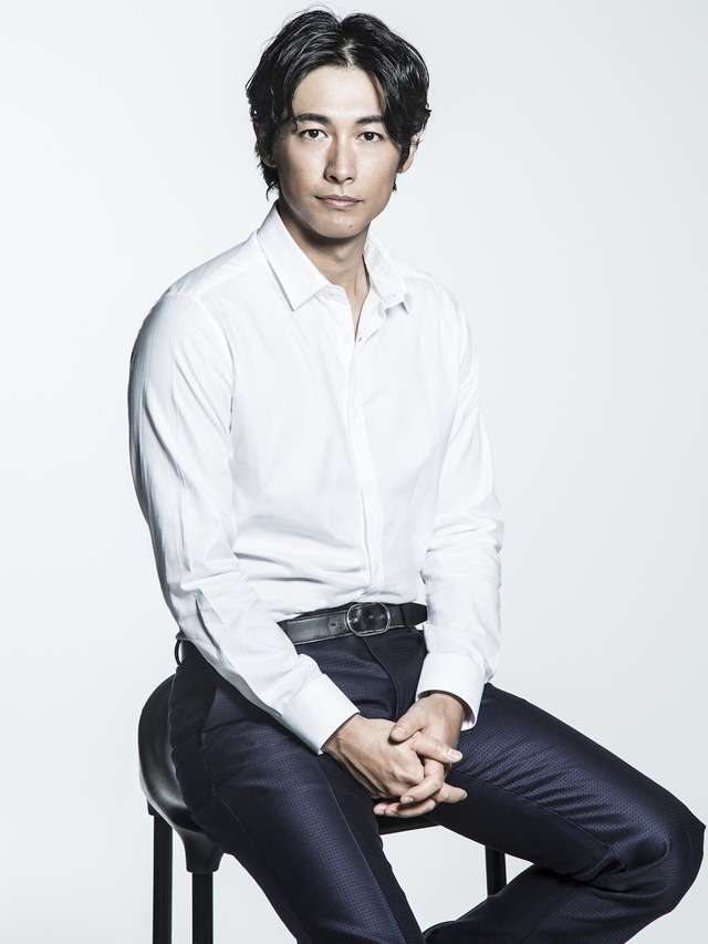 DEAN FUJIOKA、胸筋・腹筋・上腕二頭筋…無駄削ぎ落した筋肉美披露 初写真集の表紙解禁
