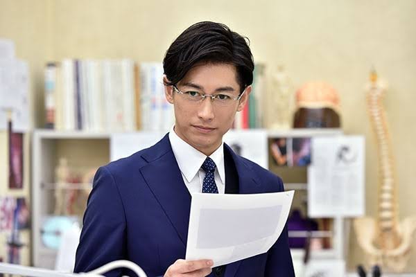 DEAN FUJIOKA、胸筋・腹筋・上腕二頭筋…無駄削ぎ落した筋肉美披露 初写真集の表紙解禁