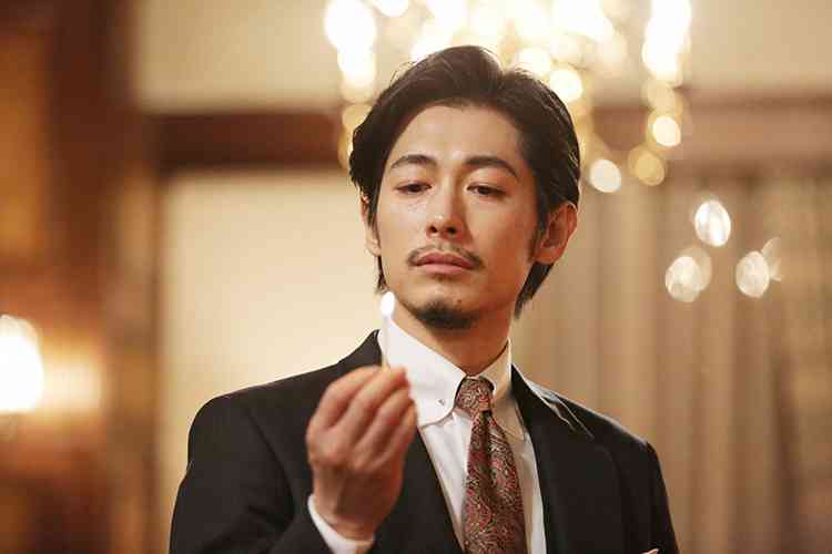 DEAN FUJIOKA、胸筋・腹筋・上腕二頭筋…無駄削ぎ落した筋肉美披露 初写真集の表紙解禁