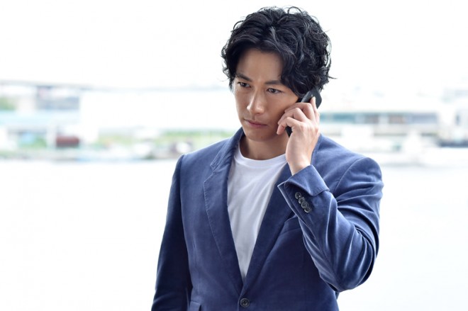 DEAN FUJIOKA、胸筋・腹筋・上腕二頭筋…無駄削ぎ落した筋肉美披露 初写真集の表紙解禁