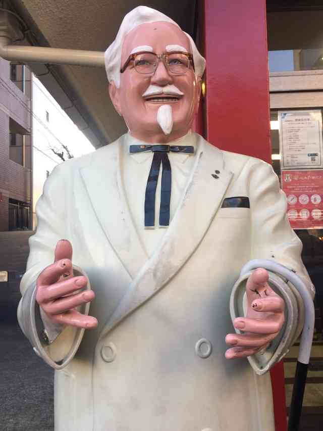 企業マスコットを愛でるトピ