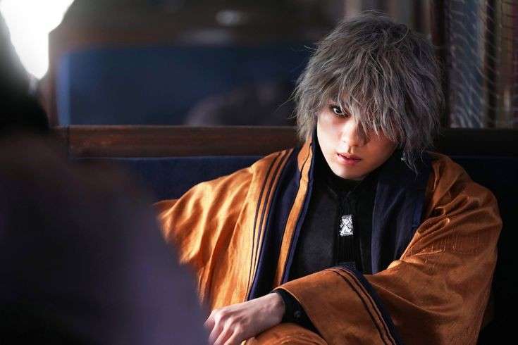 新田真剣佑、PCR陰性4度確認し渡米　作品への出演もすでに決定