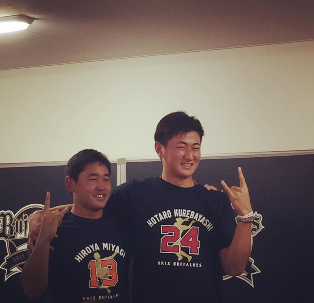 プロ野球のツーショット画像を貼ろう❗️