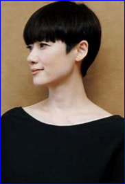 牧瀬里穂、本当に49歳!? ミニスカワンピ姿に「膝上スカート眩しい」「いつまで可愛いんですか？」の声