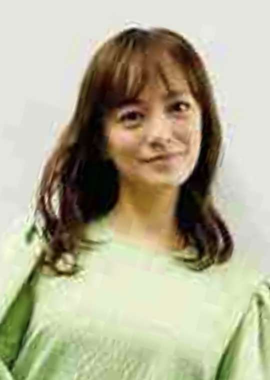 牧瀬里穂、本当に49歳!? ミニスカワンピ姿に「膝上スカート眩しい」「いつまで可愛いんですか？」の声