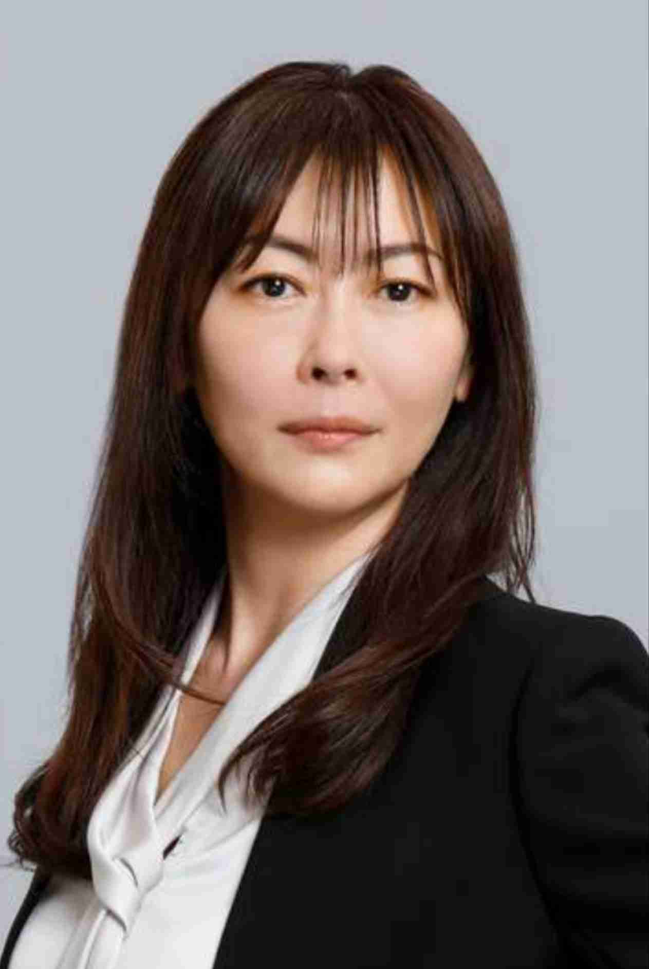 中山美穂、「少女な時」の写真を公開「昔も今も素敵」「美少女」「ミポリンだー」