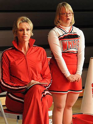 ダウン症を抱えるチア部マネジャー、アルバムに写真使われず　米中学校