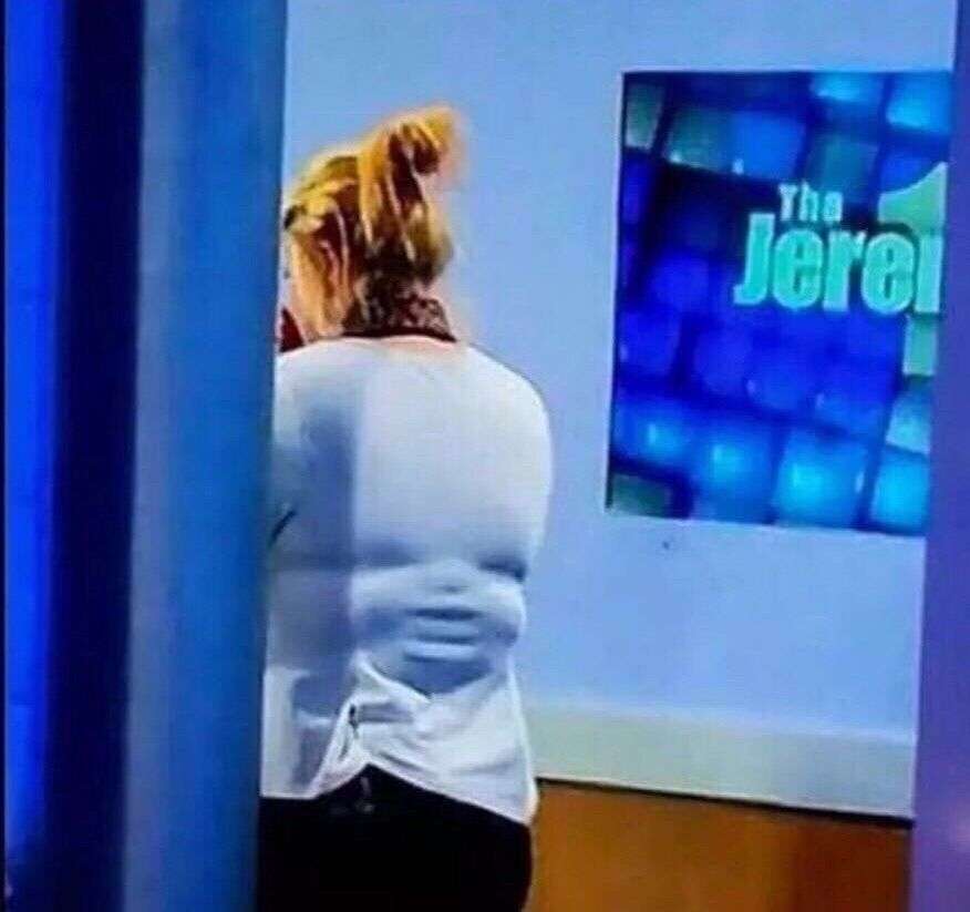 背中がおばさんくさい！