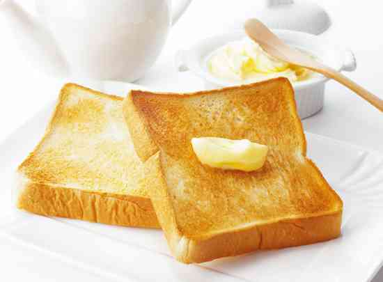 食パンはトーストしますか？そのまま食べますか？🍞