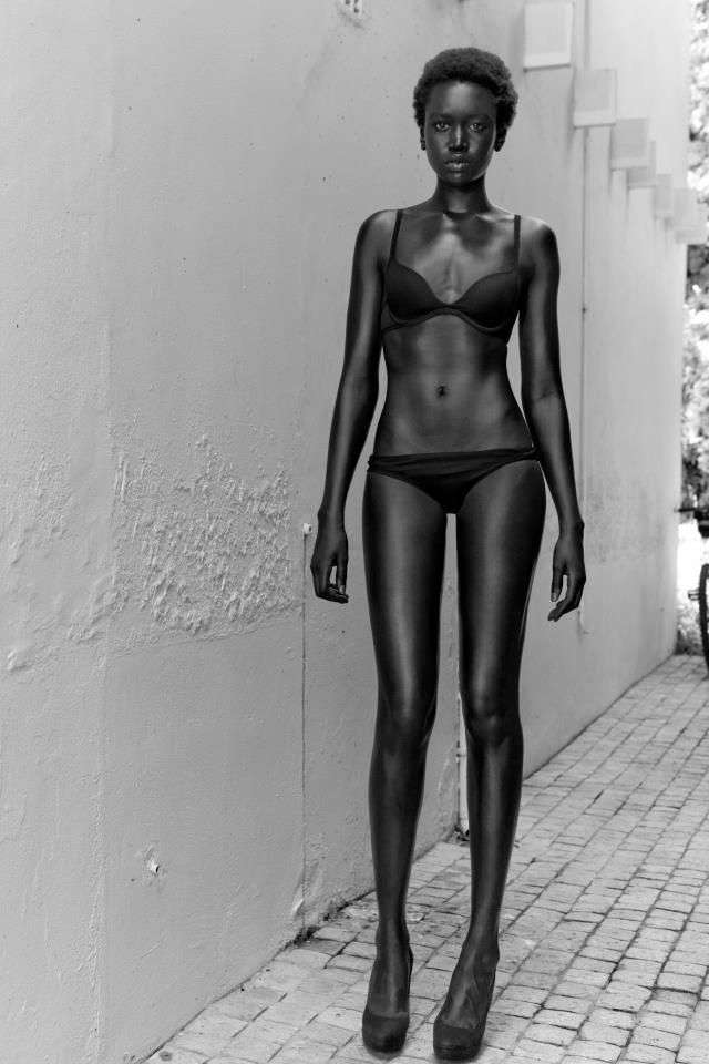 顔が小さいのと脚が長いのどちらが羨ましい？