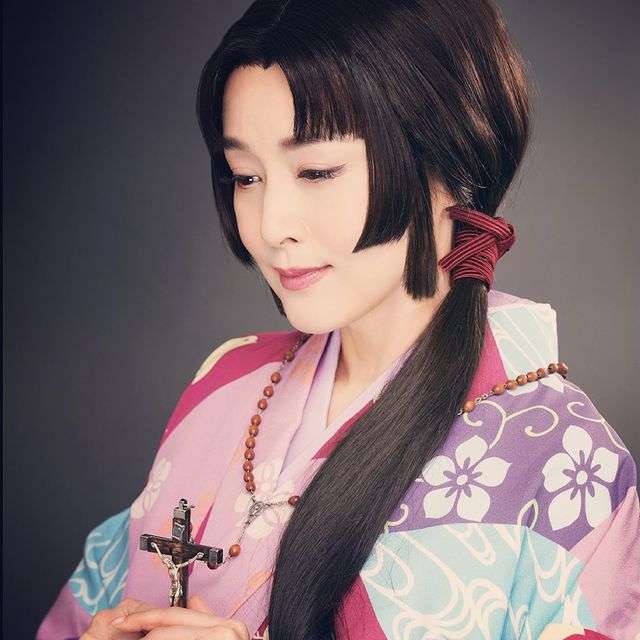 藤原紀香、姫カットの自撮りに大ブーイング「加工がひどすぎる」