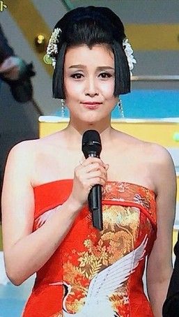 藤原紀香、姫カットの自撮りに大ブーイング「加工がひどすぎる」