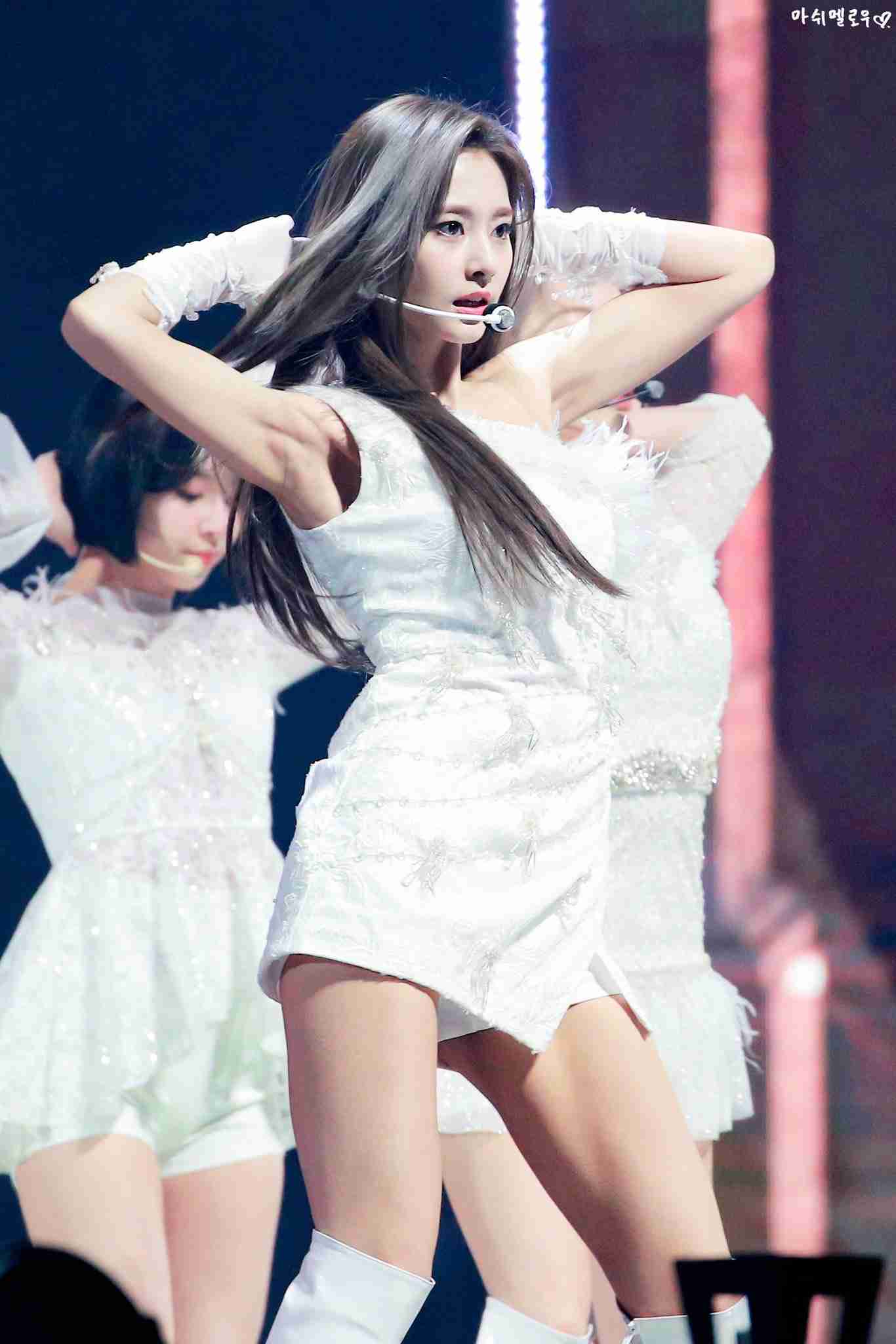 女性芸能人の脇はなぜ綺麗なのか?