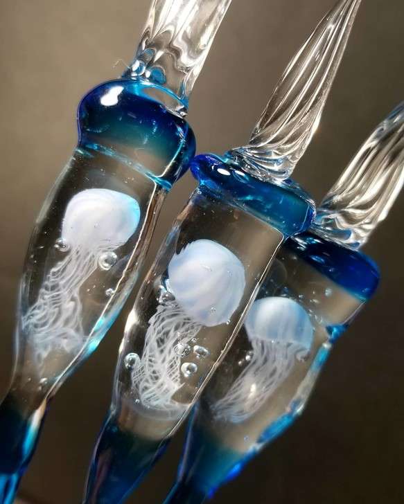 青いガラス小物が見たい！