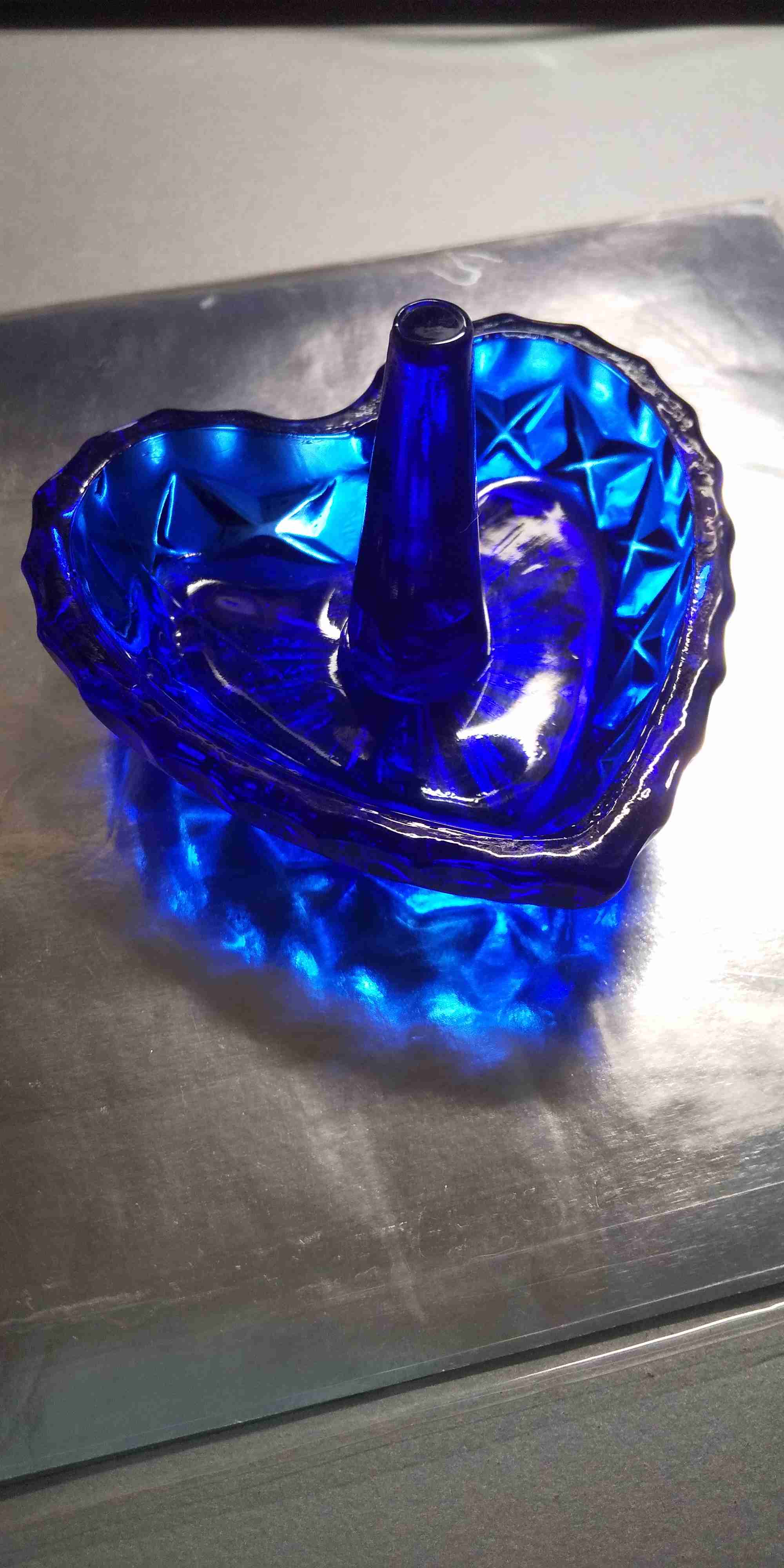 青いガラス小物が見たい！