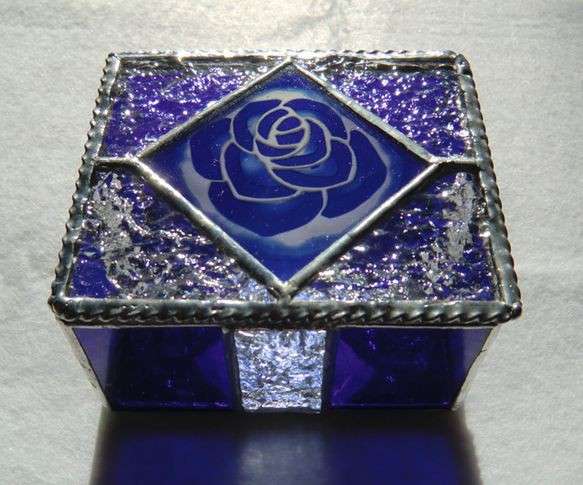 青いガラス小物が見たい！