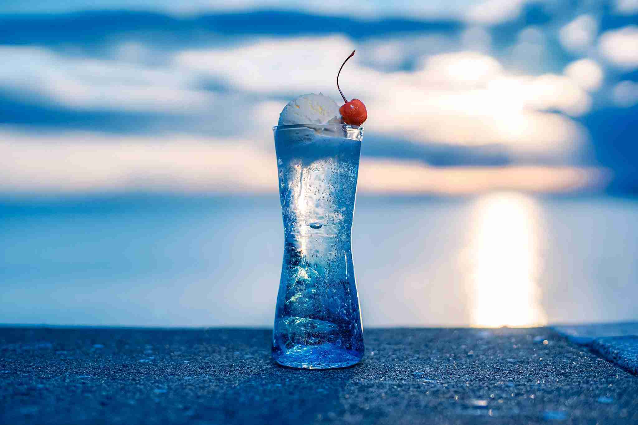 青いガラス小物が見たい！